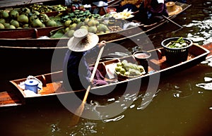 Floating markets of Damnoen Saduak photo