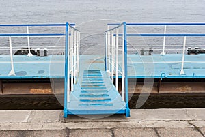 Floating pier for mooring small pleasure yachts and boats