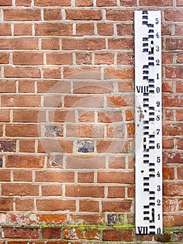 The flood level meter