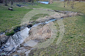 Flooded stream led to a narrow riverbed where the water drains quickly, the bends must be laid out with a stone so that water ero