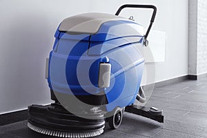 Floor cleaning machine