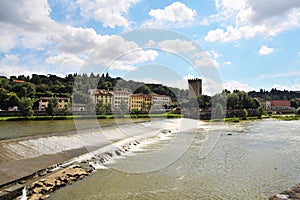 Florenc: Historic building and structures around the Arno River, Florence, Tuscany, Italy