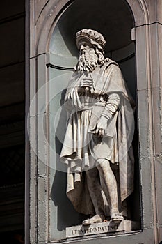 Statue of Leonardo Da Vinci at the courtyard of the Uffizi Gallery in Florence