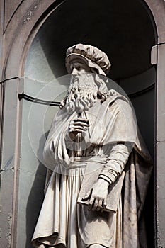 Statue of Leonardo Da Vinci at the courtyard of the Uffizi Gallery in Florence