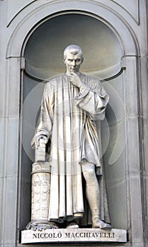 Florence, Machiavelli sculpture