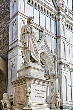 Florence statue of Dante Alighieri