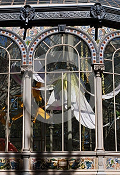 Flores gigantes expuestas en el Palacio de Cristal photo