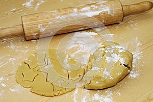 Flour, dough and rolling pin