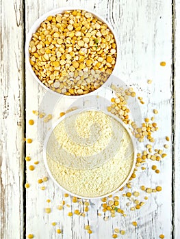 Flour pea and split pease in bowls on light board top