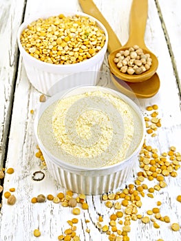 Flour pea and split pease in bowls on table