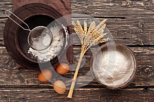 Flour powder in a wooden bowl