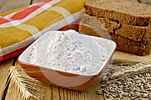 Flour rye in bowl with bread on board