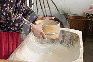 Flour sifting