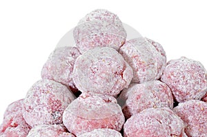 Floured raw meatballs