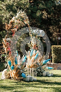 flower arch for wedding ceremony outdoors