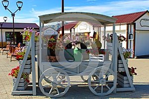Flower bed in the form of a carriage.