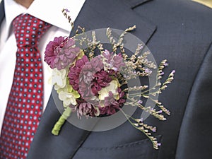 Flower corsage with a tie