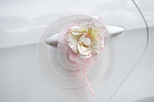 Flower decoration on the handle of a wedding car