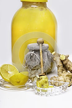Honey, garlic, lemon and ginger - natural medicine, healthy food