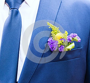 Flower pocket groom