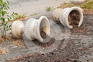 Flower pots; broken flower pot, Old derelict Flowerpot