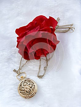 Flower red rose and gold filigree work clock - pendant with lid