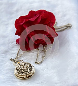 Flower red rose and gold filigree work clock - pendant with lid