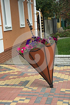 Flowerbed umbrella, flowerbed shaped like umbrella