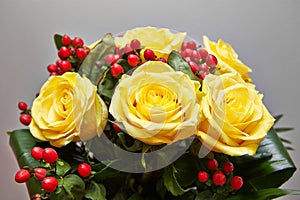 Flowerpot with yellow roses