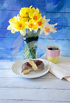 Flowers and pastries, a perfect breakfast