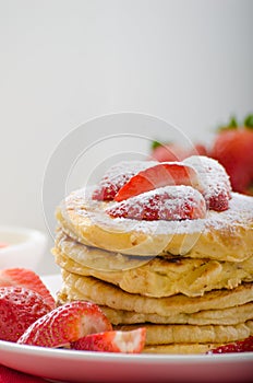 Fluffy pancakes with strawberries