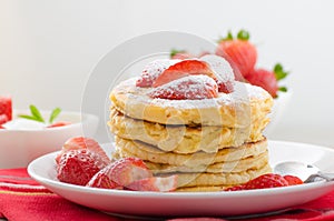 Fluffy pancakes with strawberries