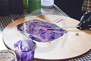 Kapalina akrylů dílna. kapalina umění akryl oslava. odlévání akryl malovat pohár akryl lít malování. tvůrčí 