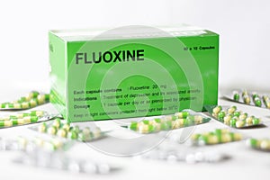 Fluoxetine capsules box