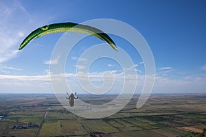 Flying paragliders