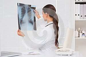 Focus doctor analyzing xray results