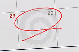 Focus on number 29 in calendar and empty red ellipse.