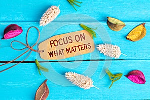 Focus on what matters text on paper tag photo