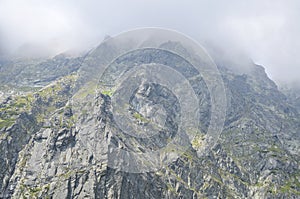 Krajina hmlových hôr, turistický chodník v Mengusovskej doline, Vysoké Tatry, Slovensko