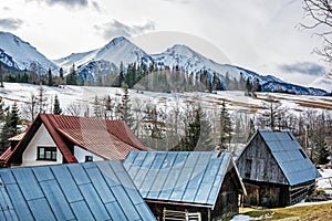 Ľudová architektúra v Ždiari s Belianskymi Tatrami