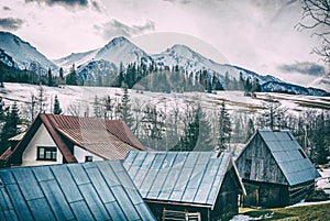 Ľudová architektúra v Ždiari s Belianskymi Tatrami