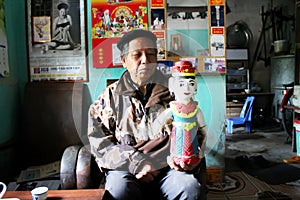 The folk artist of Thanh Hai water puppetry control wooden puppets