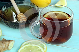 Folk remedies for colds. Honey, lemon and ginger.