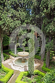 Fontain in garden of Alhambra palace