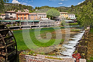 Fontaine-de-Vaucluse, Provence, France: landscape of the village