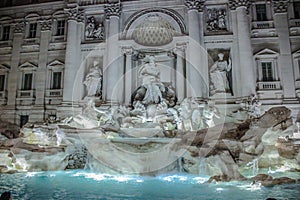 Fontana de Trevi - Rome - Italy photo