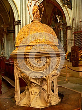 Fonts baptismaux, Cathedrale Saint-Nicolas de Fribourg ( Suisse )