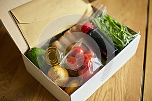 Food box meal kit of fresh ingredients and recipe blank order from a meal kit company