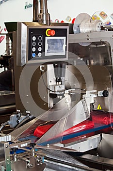 Food packaging machine