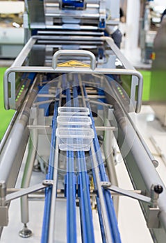 Food packaging machine
